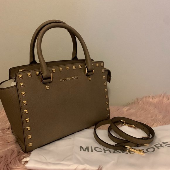 NWT! MICHAEL KORS MK SELMA STUDDED MEDIUM SATCHEL SHOULDER BAG W DUST BAG TAUPE - Picture 1 of 13